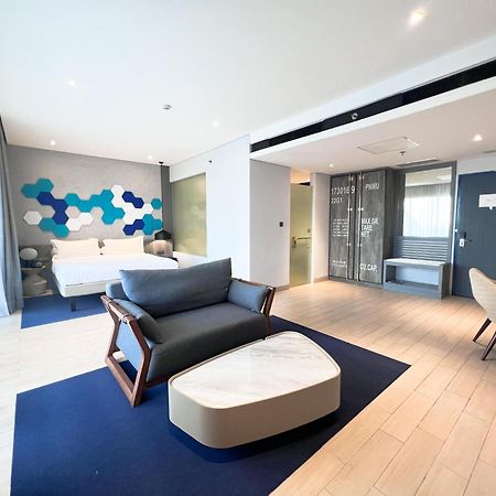 Ibis Styles Batam Nagoya Otel Dış mekan fotoğraf